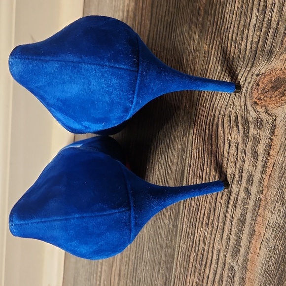 ROYAL BLUE CHRISTIAN LOUBOUTIN PUMPS - Picture 4 of 5